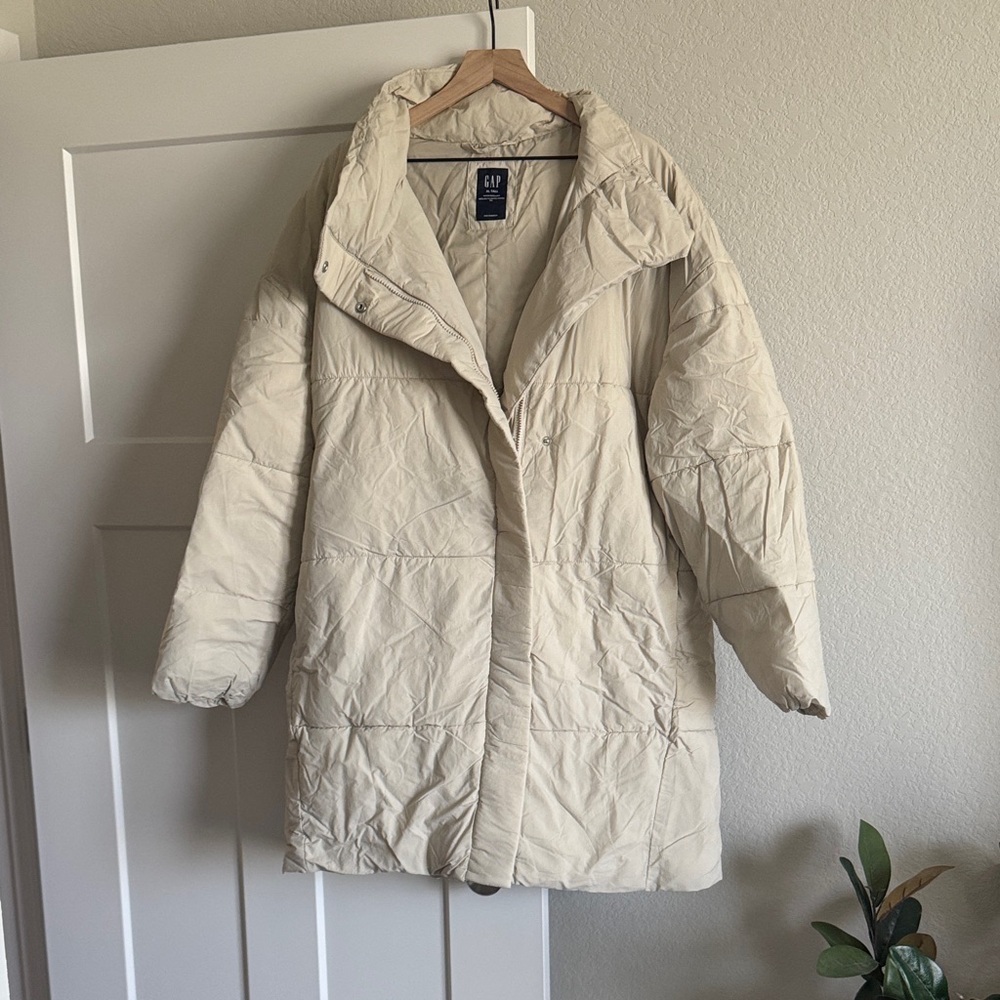 GAP Women's Beige Puffer Coat